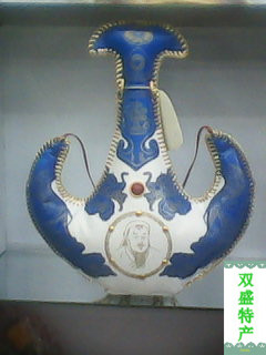 藍(lán)白馬奶酒